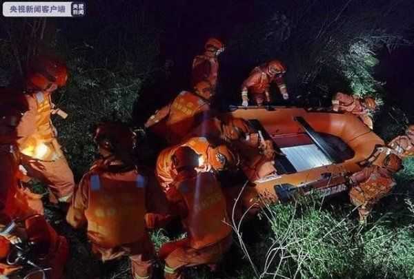  护区管理局|未经允许进入九寨沟景区被困，6人获救后被罚3000元