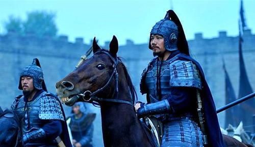 统帅|周瑜贵为全军统帅，为何会在两军阵前被射伤，原因并不复杂