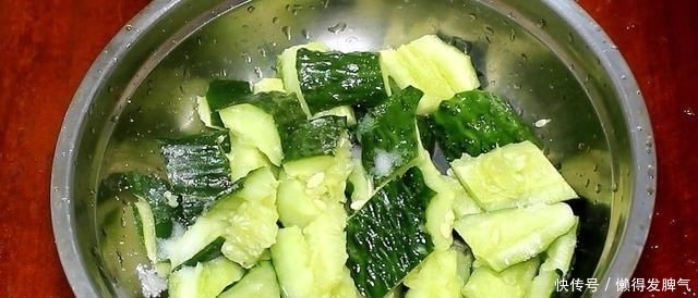 腌制|酒店里的拍黄瓜为什么那么好吃呢?秘诀全在这里了,做法极其简单