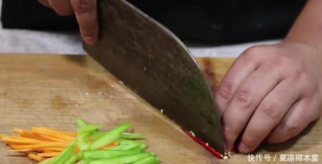 外酥|豆腐不要再炒着吃!加2个鸡蛋,外酥里嫩太香了,天天吃也不腻!