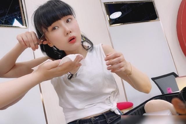  舆论|《乘风破浪》成团名单被爆，5人团变7人团，万茜因舆论主动脱团