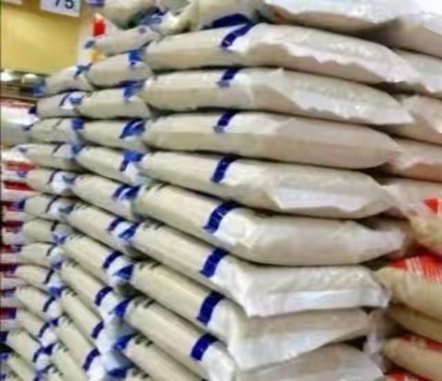 扎破|熊孩子逛超市，用牙签扎破45袋大米损失近二千元，妈妈：都怪超市