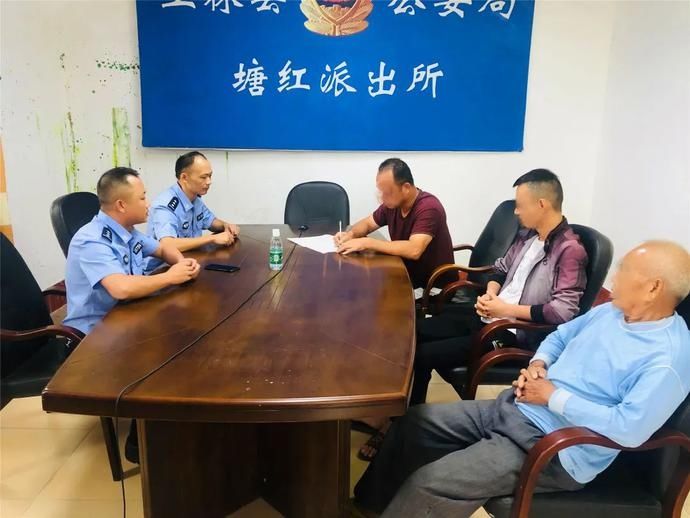 严防|扫黑除恶 | 上林警方清晨开展“敲门行动”,严防严控赌博乱象