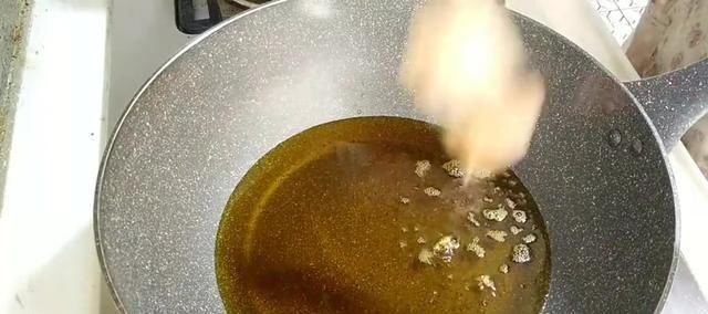  好吃|罗非鱼这样最好吃，不用煮、不用炖，加点辣椒面香脆可口