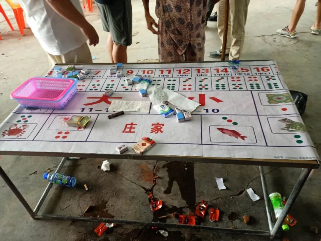  窝点|缴获赌资11万！东方公安捣毁一赌博窝点，行拘6人