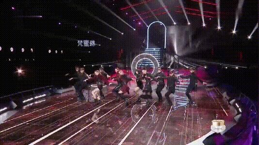  淘汰|万茜险滑倒、金莎扇子掉、宁静也失误，姐姐状况频出孟佳却被淘汰