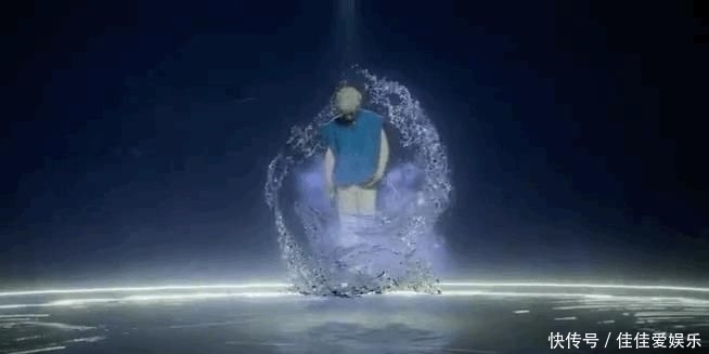  拍摄|肖战拍摄时尚大片，银发造型夺目科技感十足，太炫酷了