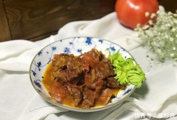  去除牛肉|家宴·西红柿炖牛腩