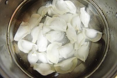 酒店|煮冻饺子开水下锅就“毁”了!酒店大厨教你正确煮法,不粘不破