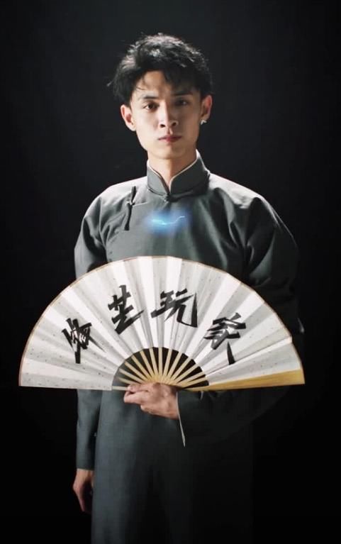  肯定|秦霄贤三次即兴救场，临场反应获郭德纲肯定，第一名实至名归