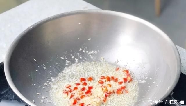 口感|不醒面不擀面,一把剪刀就能做面条,口感劲道爽滑,全家都爱吃