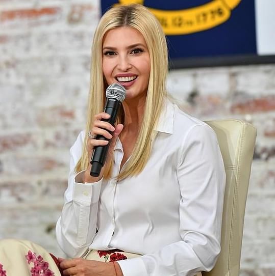 伊万|暗骂拜登是民主党边缘,伊万卡为特朗普拉票:他是史上最真诚总统