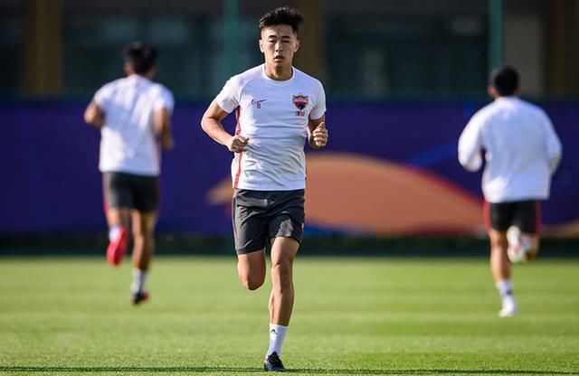  场比赛|CCTV5+直播鲁能VS深足！李霄鹏能否劫富济贫？张效瑞霸气拒绝4连败