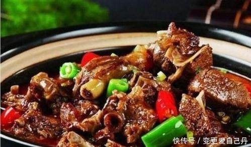  美食|红烧狗肉，吃起来味鲜厚，肉烂香，是一道进补食品之一