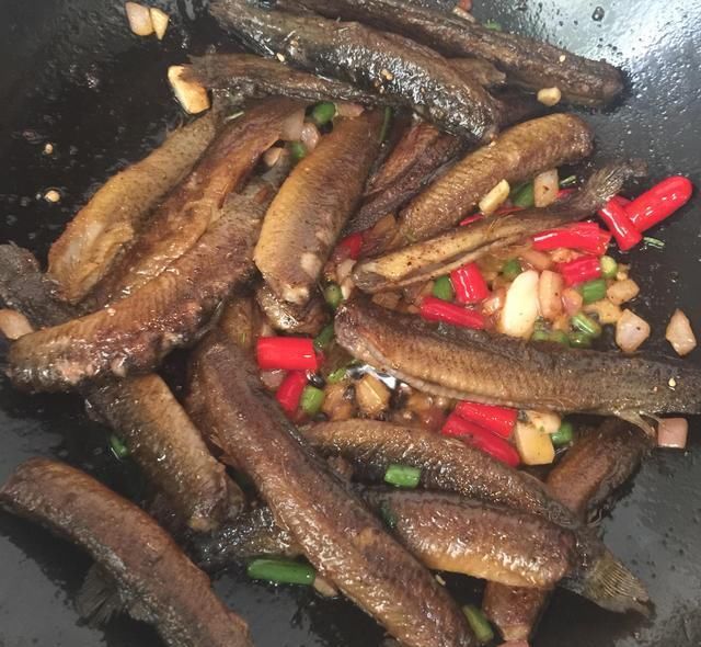  泥鳅|教你美味解馋的香辣干煸泥鳅，好吃下饭又营养丰富，家人特喜欢