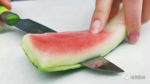  西瓜皮|西瓜皮才不Low！6种吃法吃出风格吃出水平，今年夏天不许再乱扔