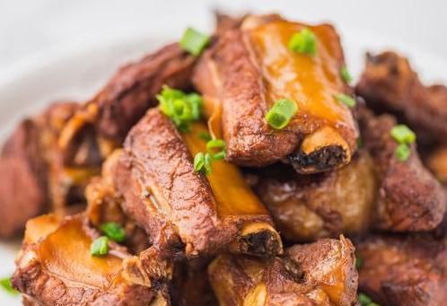  排骨|排骨焯水后，为什么又柴又腥？大厨：别用错水，不然难吃