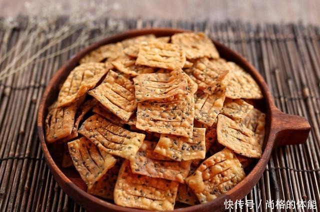 油炸麻叶|这道小吃,逢年必做,3块钱的成本能炸一大盆,酥酥脆脆,真好吃