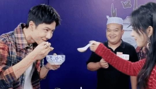  汤显|不避嫌！赵丽颖王一博同吃一碗汤显和谐，相似情况张雪迎却遭惨批