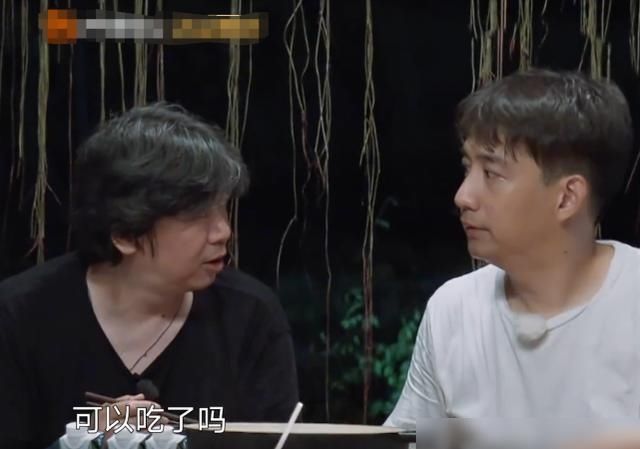  嘉宾|菜上桌，何炅首次没第一个夹菜，得知客人是谁，才知何炅情商多高