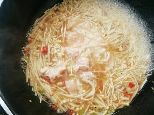  食材|秋天常吃这道菜，10块钱做1大盆，酸辣爽口超级下饭