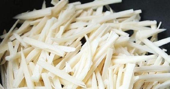 夏天|夏天吃莲藕最养人,这样炒出来不会变黑,更清脆可口