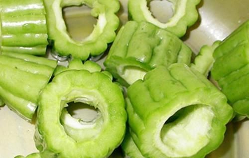  美味|经典家常菜，苦瓜这么做，鲜香软润，营养美味，吃起来没有苦味！