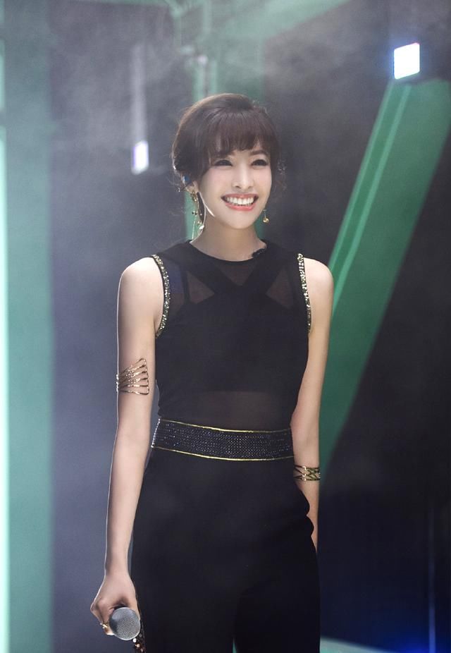  差点|宁静大霸气！当面质疑《乘风破浪的姐姐》亲友团规则，差点罢演了