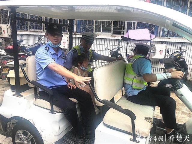  回家|粗心父亲与女儿走散，交警开着电瓶车送女孩回家