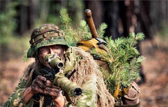  士兵|战场上，狙击手正确的击杀顺序是什么？优先打军官最傻