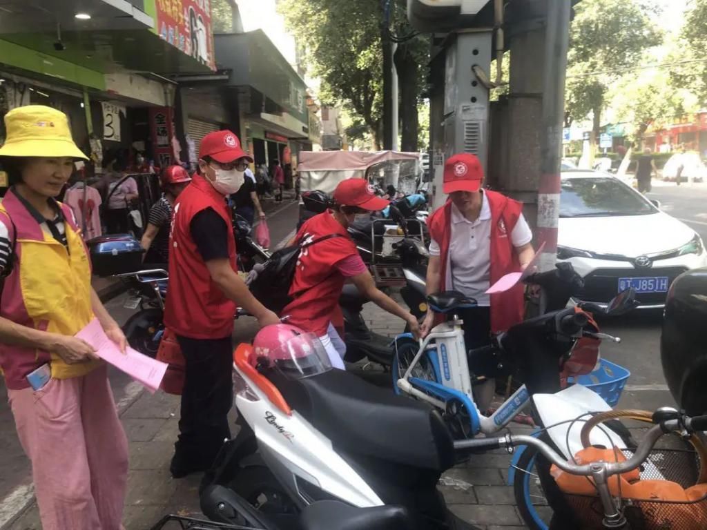 石岐|举手之劳显文明！石岐这群“志愿红”随手行动让文明如影随形~