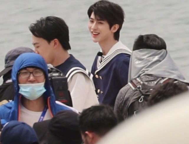 欧阳|《奔跑吧》收官吴宣仪、欧阳娜娜加盟,蔡徐坤和二人同框各种收敛