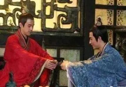 成功|刘邦成功称帝,刘氏诸侯王造反成风,英明神武汉武帝生俩糊涂儿子