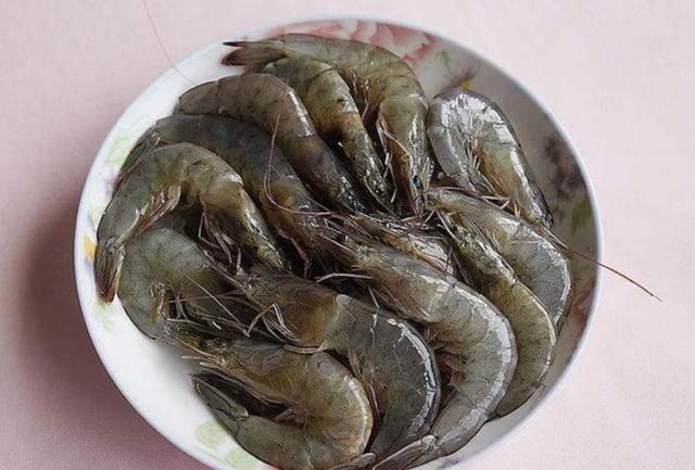  告诉|吃虾之前，到底要不要去虾线？老厨师告诉你答案，别再吃错了