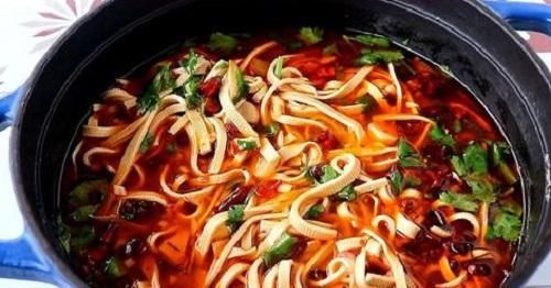  豆腐皮|炒豆腐皮时，直接下锅是错误的，学会这招，豆皮贼入味，吃比肉香