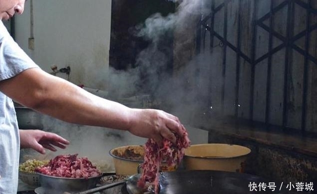 卖出|胖大叔只卖1种面, 1天卖出800碗! 天天排队都要买, 吃过的都说香