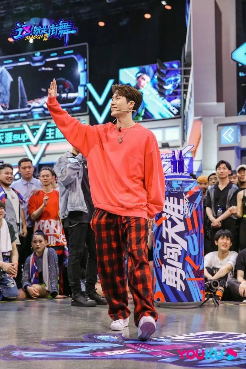  街舞|《这就是街舞》明星上脚谁最狠？王一博同款竟然有钱都买不到.