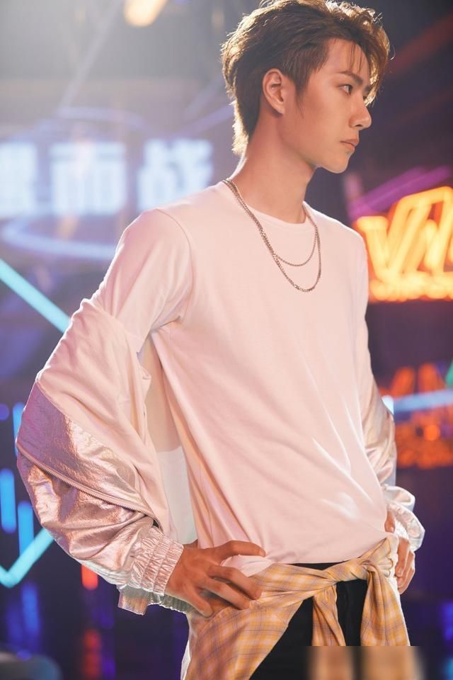  频频|王一博给布布表演魔术频频翻车，实在是太好笑了