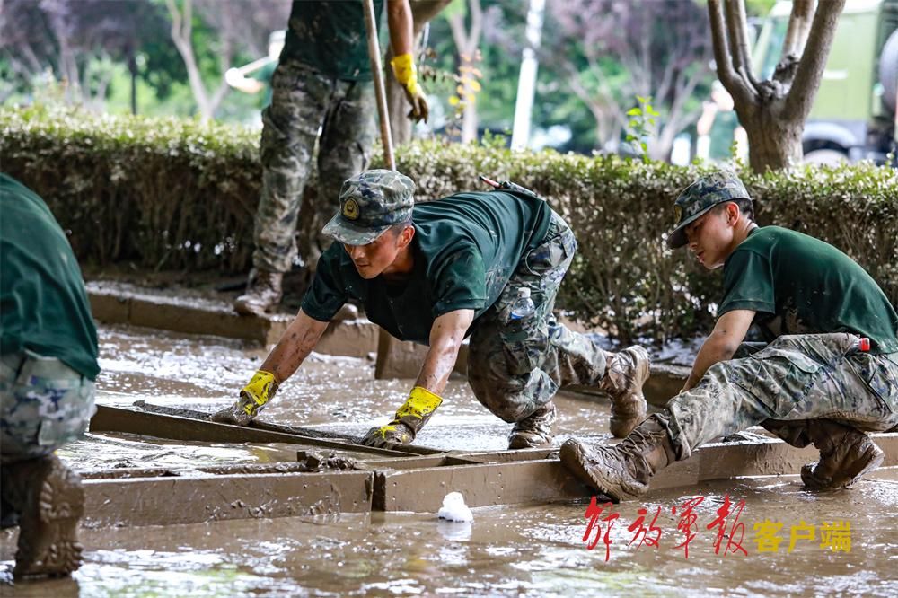 清淤、消杀，武警官兵全力投入涿州灾后重建工作