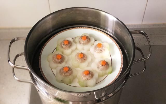  冬瓜|颜值爆表的虾滑酿冬瓜，端上桌的那一刻就惊艳全场了