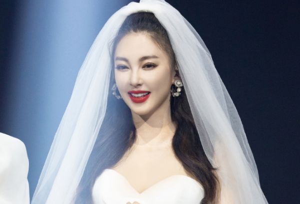  乘风破浪|《乘风破浪的姐姐》成团名单，王霏霏爆冷卡八，她C位出道