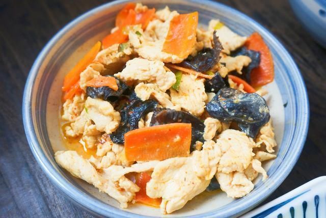 清淡|晒晒一家三口的晚餐,3菜1汤,清淡有营养,30分钟就做好