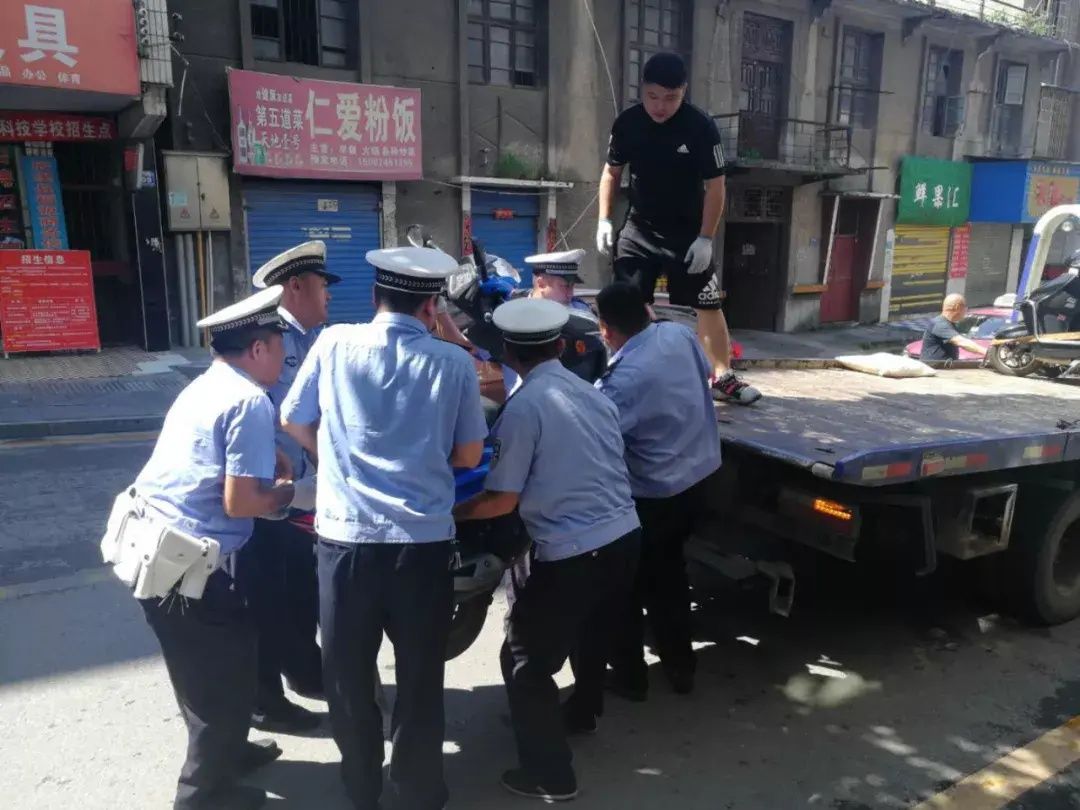 顽疾|治顽疾还路于民——辰溪交警积极开展机动车乱停乱放整治行动