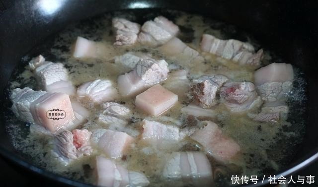 红烧肉|家里来客人,这菜不可少,牢记3点,颜色红亮又入味,太香了