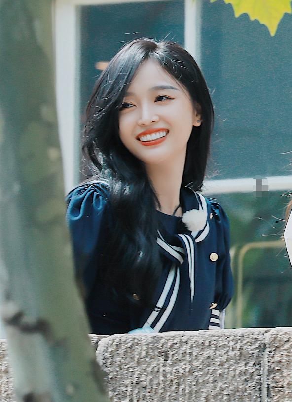  偶像|吴宣仪终于追星成功，和偶像同台录综艺，看到是谁：谁不羡慕？