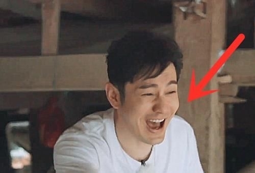 冰雹|彭昱畅跑出去淋冰雹时,谁注意黄晓明的举动?素质不是装出来的