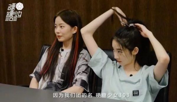  火箭少女|硬糖少女机场图：郑乃馨蓝裙绝美，刘些宁手捧鲜花，张艺凡最可爱