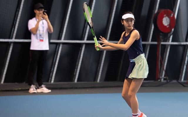  参加节目|昔日“跳水冠军”，晒出8岁儿子近照，爸爸基因遗传的一滴不剩