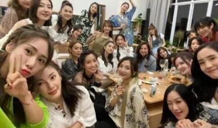  些姐姐们|《乘风破浪的姐姐》会不会让女明星们再度翻红？