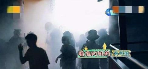 壮汉|吴奇隆被迫上热搜,遭6名壮汉围住,按倒在地强行控制